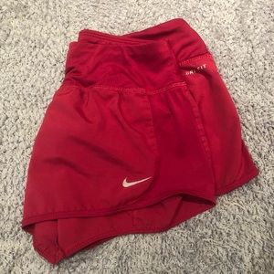 Short Nike running shorts in red